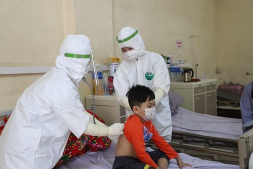 Trẻ em nhiễm Covid-19 có triệu chứng khác người lớn không?